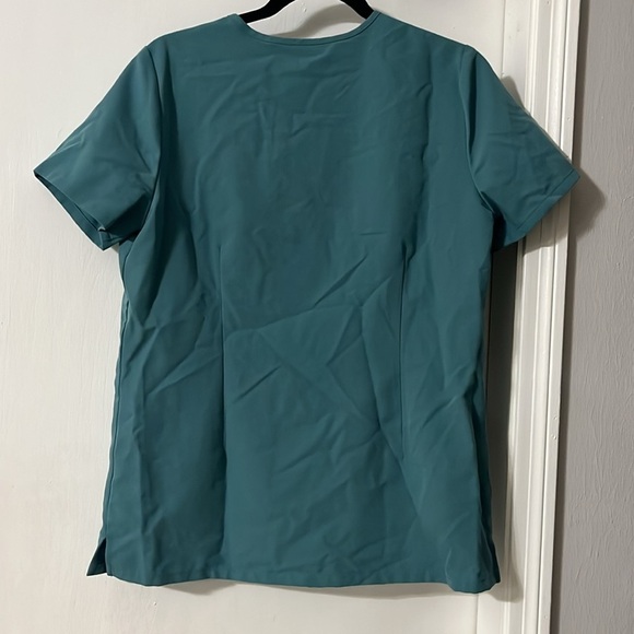 Figs Casma Three-Pocket Scrub Top™ - Picture 2 of 5